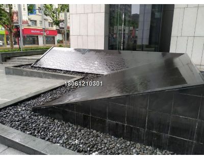 黑色鹅卵石水系景观铺底